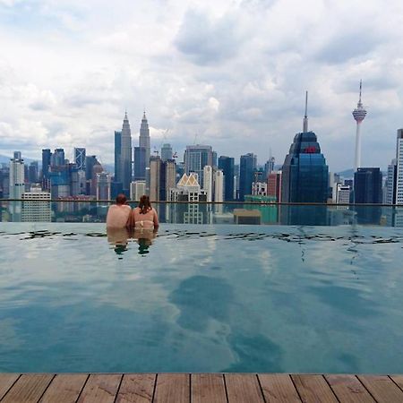 Regalia Suites Infinity Pool Куала Лумпур Екстериор снимка