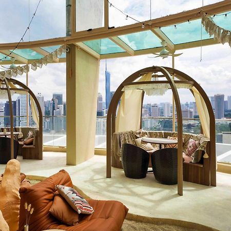 Regalia Suites Infinity Pool Куала Лумпур Екстериор снимка
