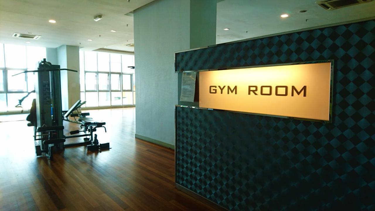 Regalia Suites Infinity Pool Куала Лумпур Екстериор снимка
