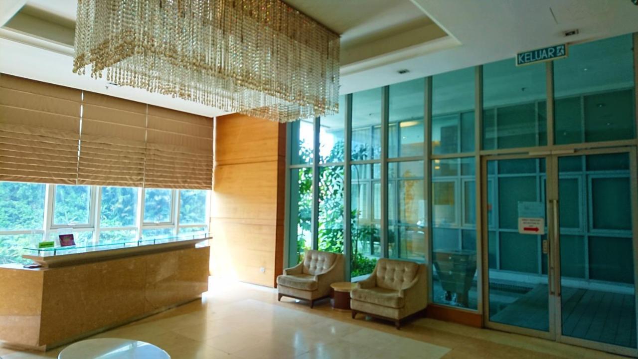 Regalia Suites Infinity Pool Куала Лумпур Екстериор снимка