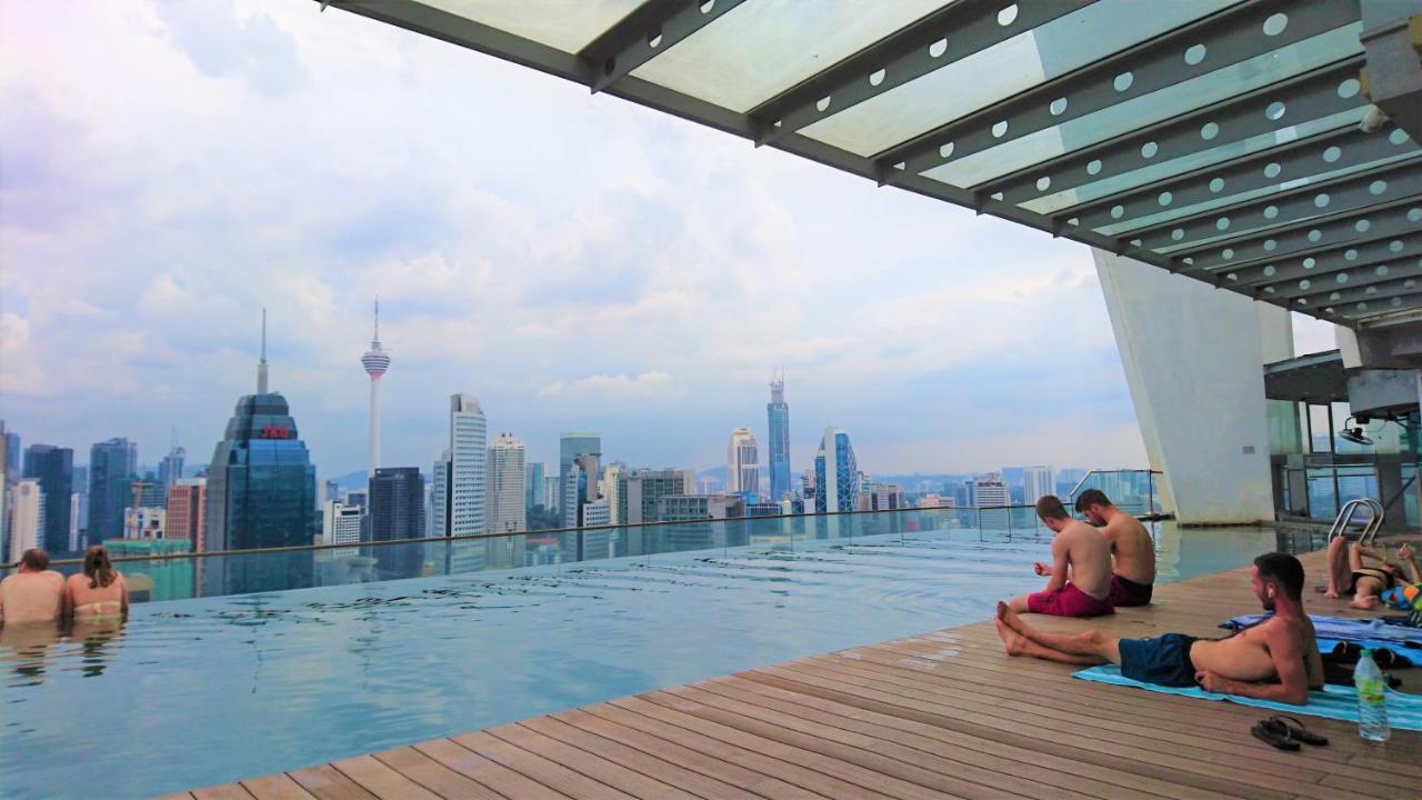 Regalia Suites Infinity Pool Куала Лумпур Екстериор снимка