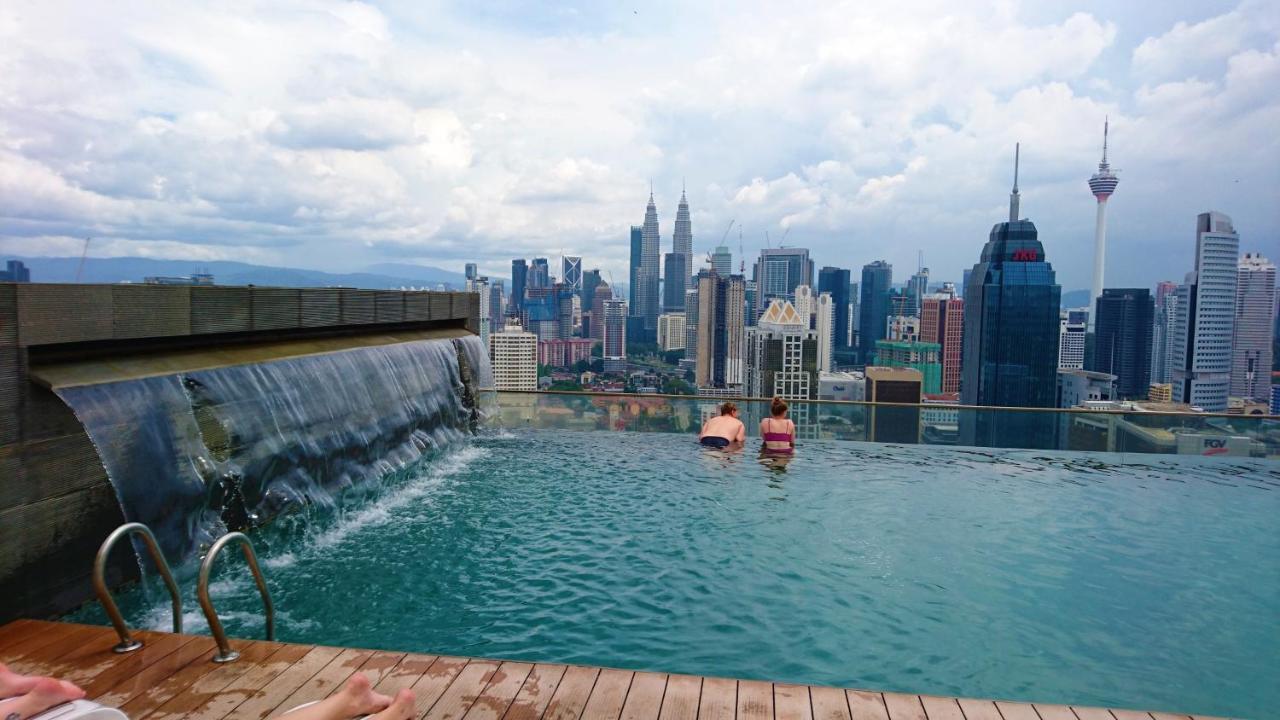 Regalia Suites Infinity Pool Куала Лумпур Екстериор снимка