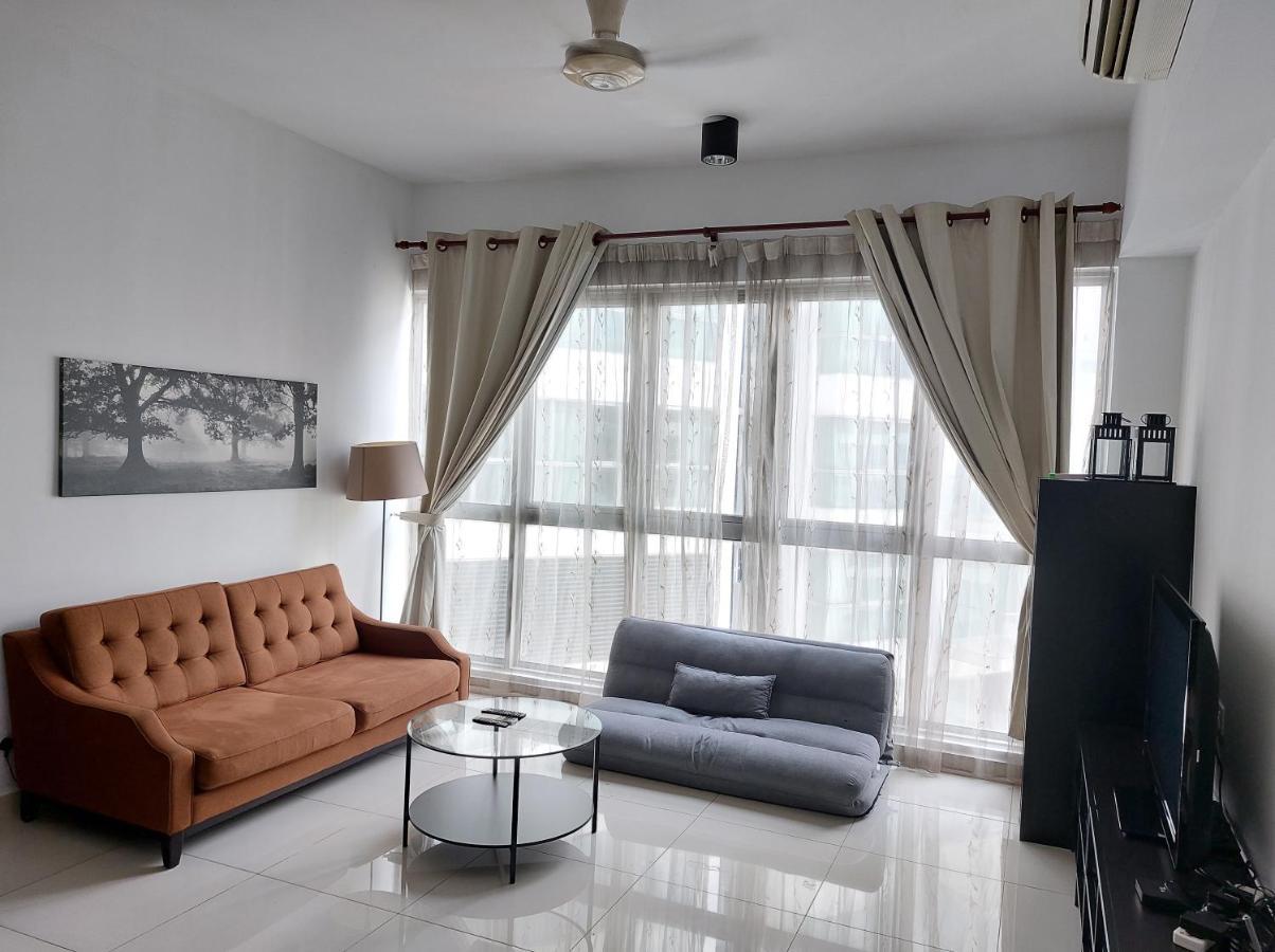 Regalia Suites Infinity Pool Куала Лумпур Екстериор снимка