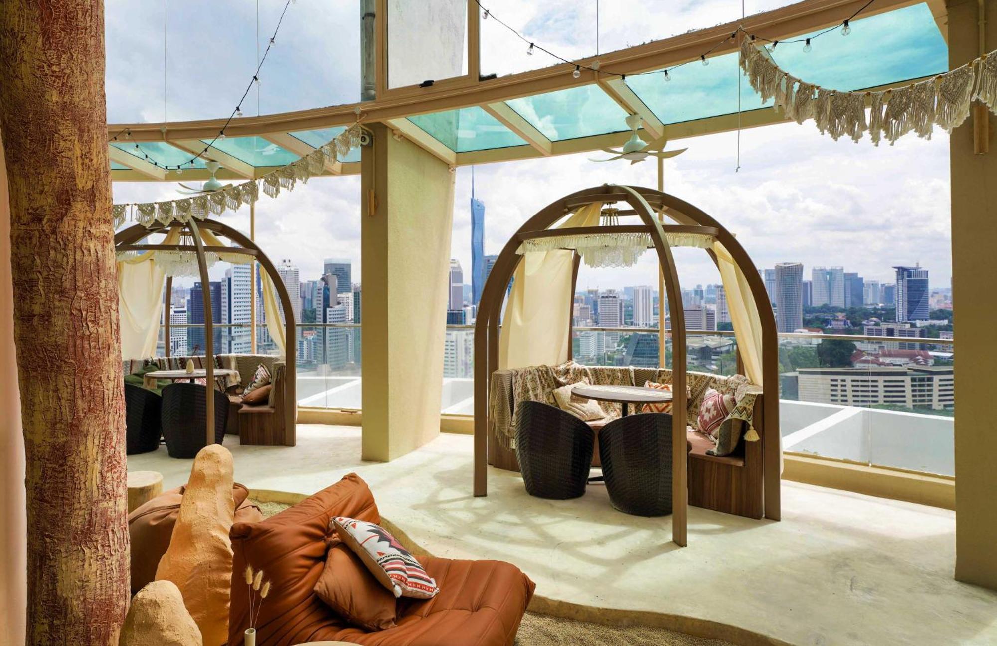 Regalia Suites Infinity Pool Куала Лумпур Екстериор снимка
